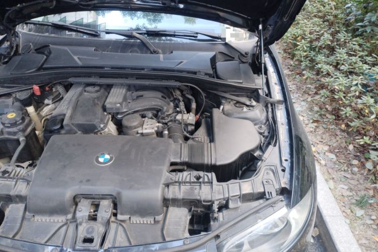 Used BMW 1 Series 2008 120i automatic transmission Engine Bay Left