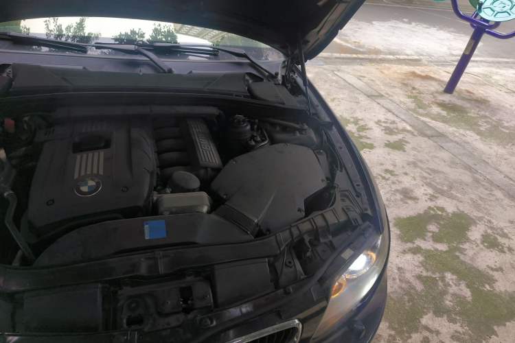 Used BMW 1 Series 2008 130i automatic transmission Engine Bay Left