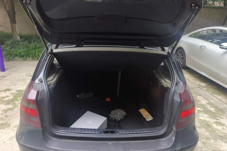 Used BMW 1 Series 2008 130i automatic transmission Trunk