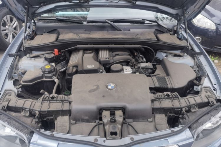Used BMW 1 Series 2008 120i automatic transmission Engine Bay