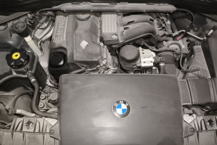 Used BMW 1 Series 2008 120i automatic transmission Engine Bay