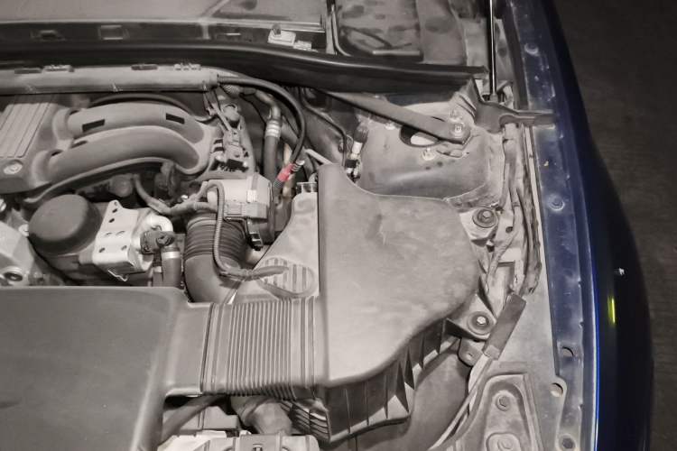 Used BMW 1 Series 2008 120i automatic transmission Engine Bay Left