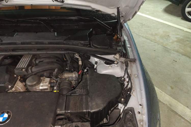 Used BMW 1 Series 2008 120i automatic transmission Engine Bay Left