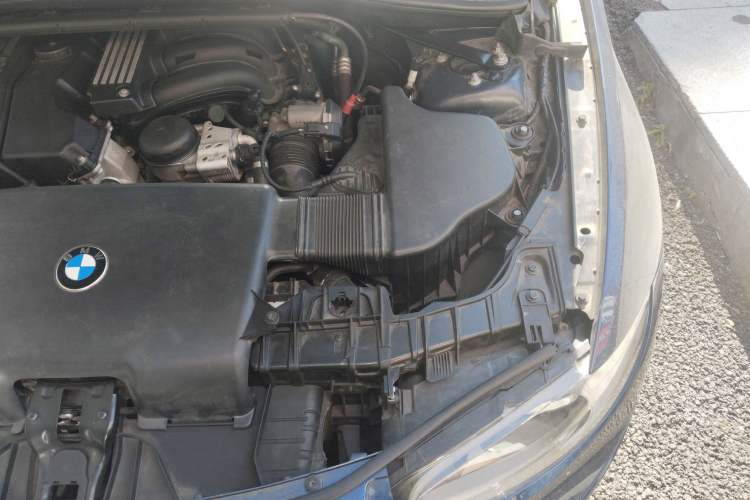 Used BMW 1 Series 2008 120i automatic transmission Engine Bay Left