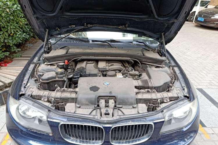 Used BMW 1 Series 2008 120i automatic transmission Engine Bay