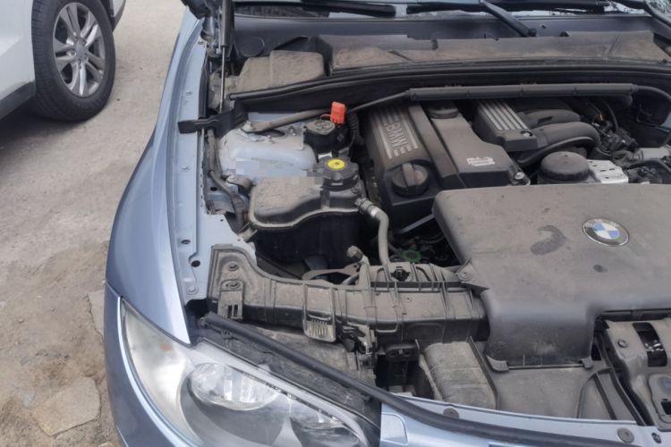 Used BMW 1 Series 2008 120i automatic transmission Engine Bay Right