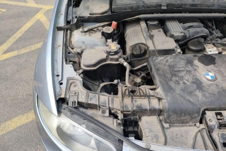 Used BMW 1 Series 2008 120i automatic transmission Engine Bay Right