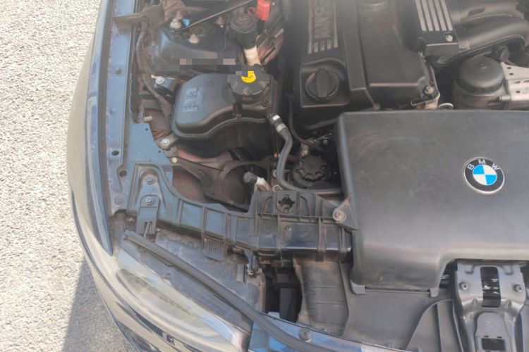Used BMW 1 Series 2008 120i automatic transmission Engine Bay Right