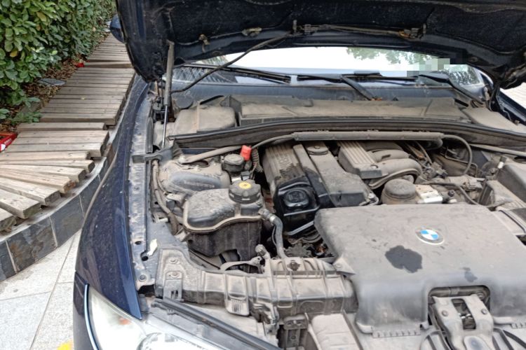 Used BMW 1 Series 2008 120i automatic transmission Engine Bay Right