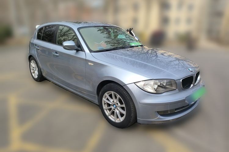 Used BMW 1 Series 2008 120i automatic transmission Front Right 45 Deg
