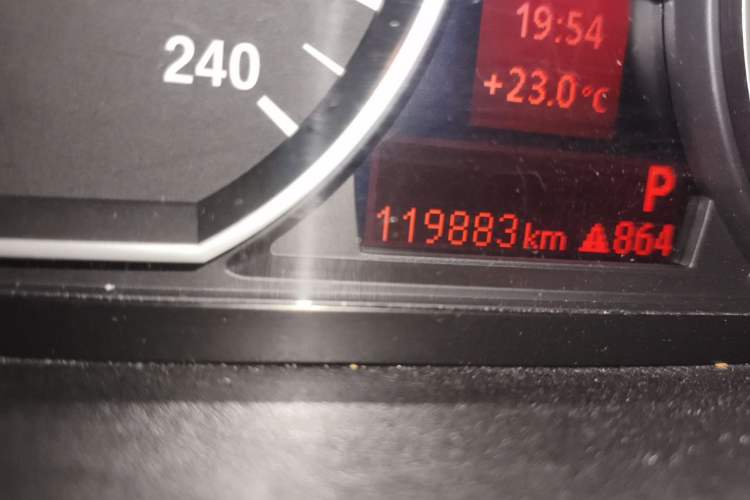 Used BMW 1 Series 2008 120i automatic transmission Odometer Close Up