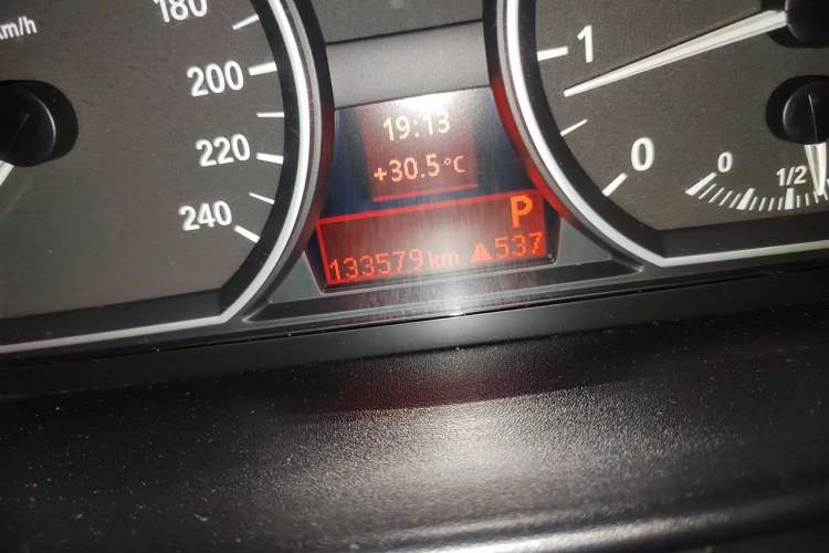 Used BMW 1 Series 2008 120i automatic transmission Odometer Close Up