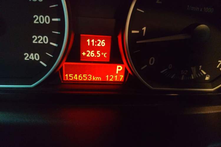 Used BMW 1 Series 2008 120i automatic transmission Odometer Close Up