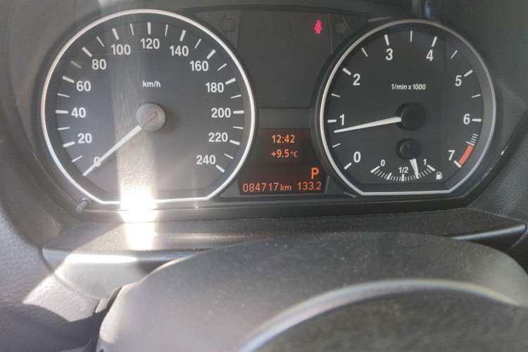 Used BMW 1 Series 2008 120i automatic transmission Odometer Close Up