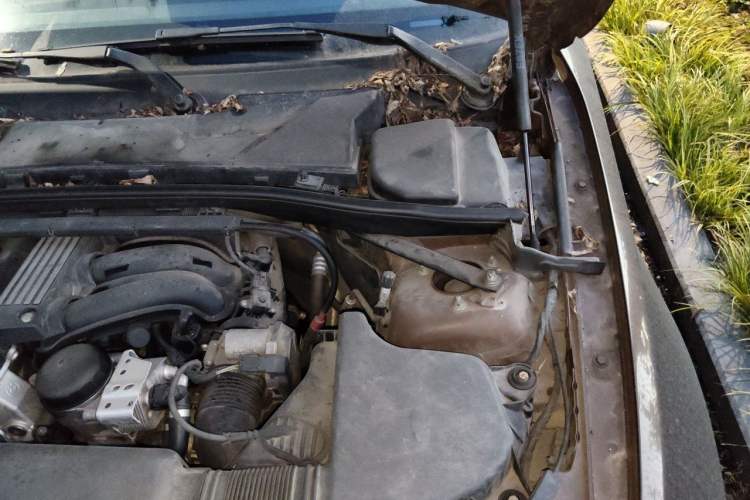Used BMW 1 Series 2008 120i automatic transmission Engine Bay Left