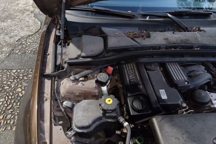 Used BMW 1 Series 2008 120i automatic transmission Engine Bay Right