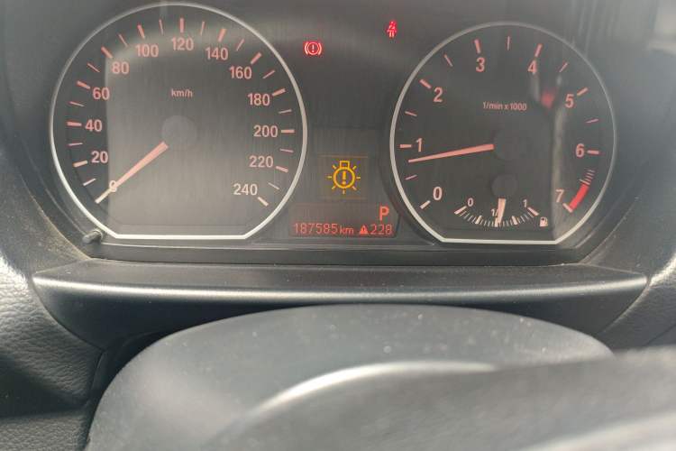 Used BMW 1 Series 2008 120i automatic transmission Odometer Close Up