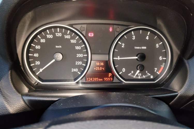 Used BMW 1 Series 2008 120i automatic transmission Odometer Close Up