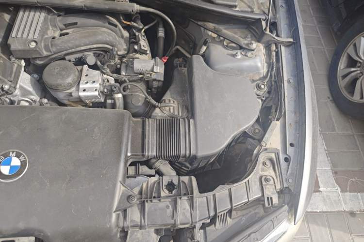 Used BMW 1 Series 2008 120i automatic transmission Engine Bay Left