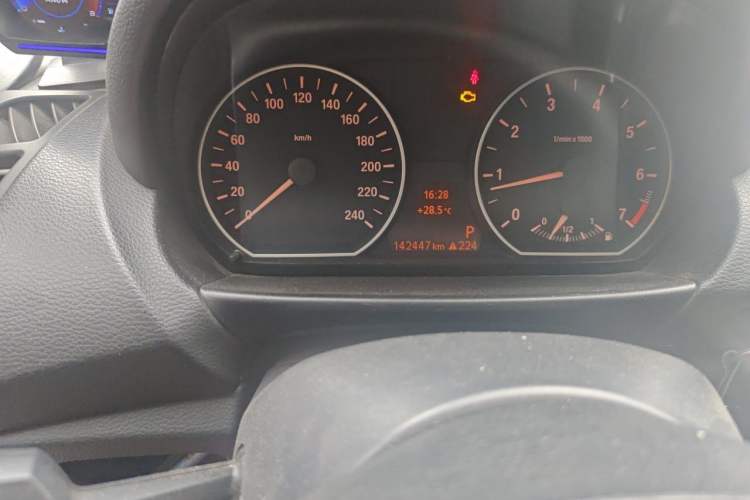 Used BMW 1 Series 2008 120i automatic transmission Odometer Close Up