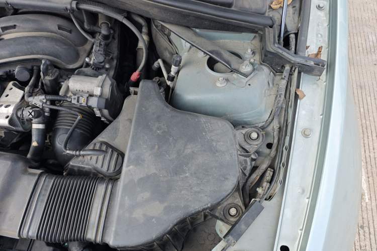 Used BMW 1 Series 2008 120i automatic transmission Engine Bay Left