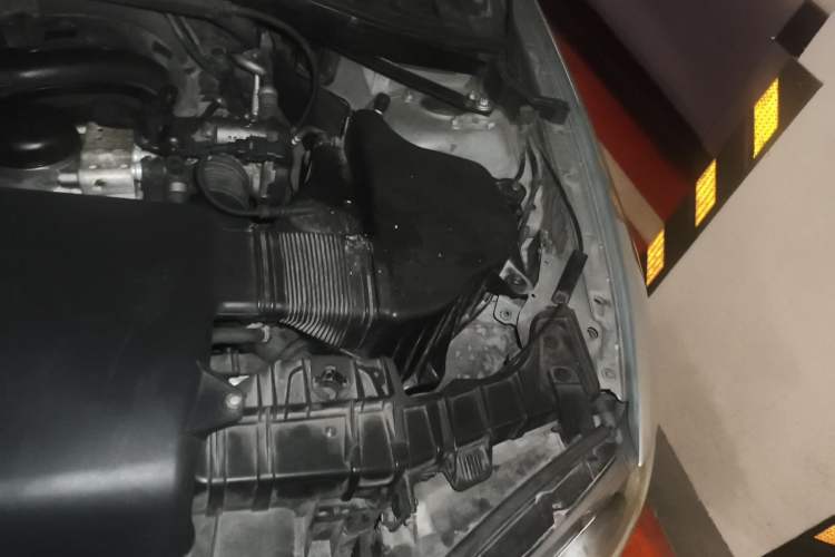 Used BMW 1 Series 2008 120i automatic transmission Engine Bay Left
