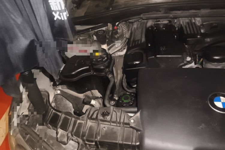 Used BMW 1 Series 2008 120i automatic transmission Engine Bay Right