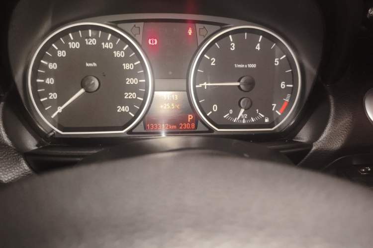 Used BMW 1 Series 2008 120i automatic transmission Odometer Close Up