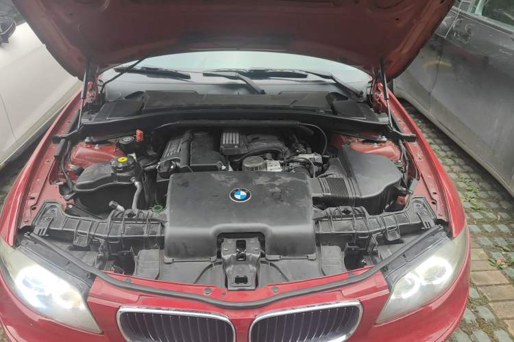 Used BMW 1 Series 2008 120i automatic transmission Engine Bay