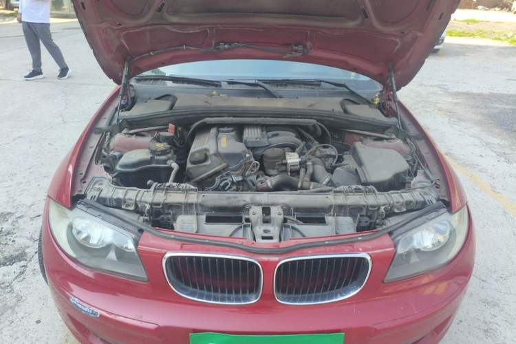 Used BMW 1 Series 2008 120i automatic transmission Engine Bay