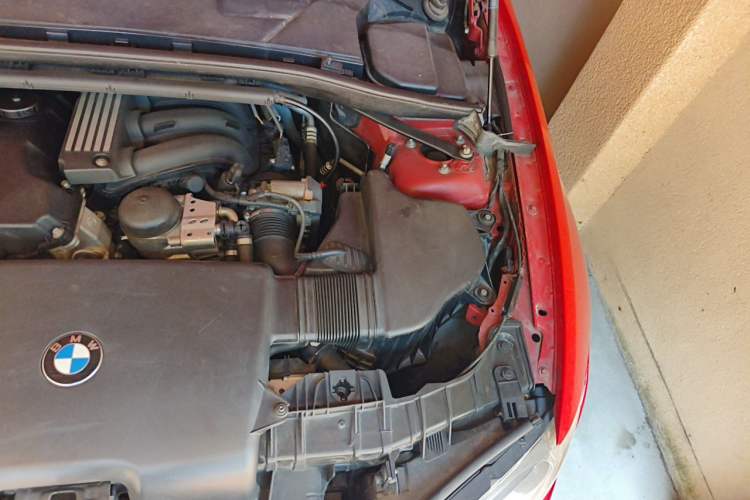 Used BMW 1 Series 2008 120i automatic transmission Engine Bay Left