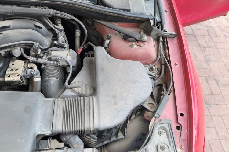 Used BMW 1 Series 2008 120i automatic transmission Engine Bay Left