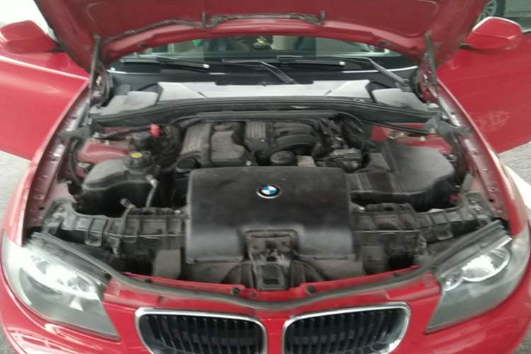 Used BMW 1 Series 2008 120i automatic transmission Engine Bay