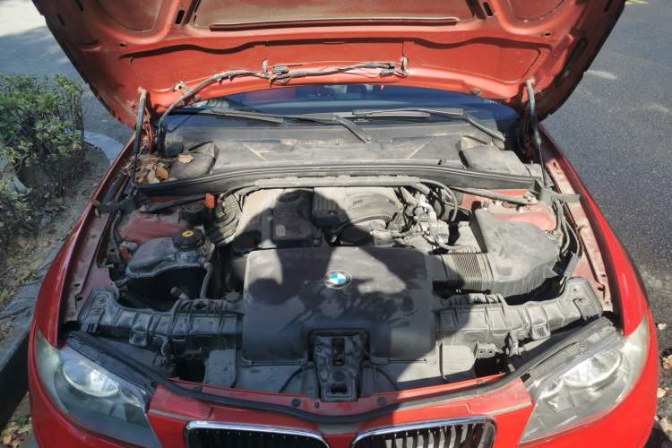 Used BMW 1 Series 2008 120i automatic transmission Engine Bay
