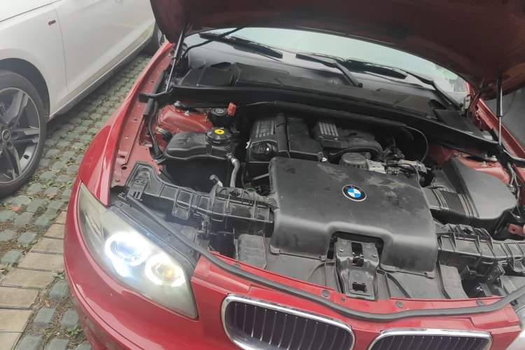 Used BMW 1 Series 2008 120i automatic transmission Engine Bay Right