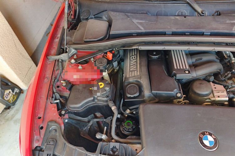 Used BMW 1 Series 2008 120i automatic transmission Engine Bay Right