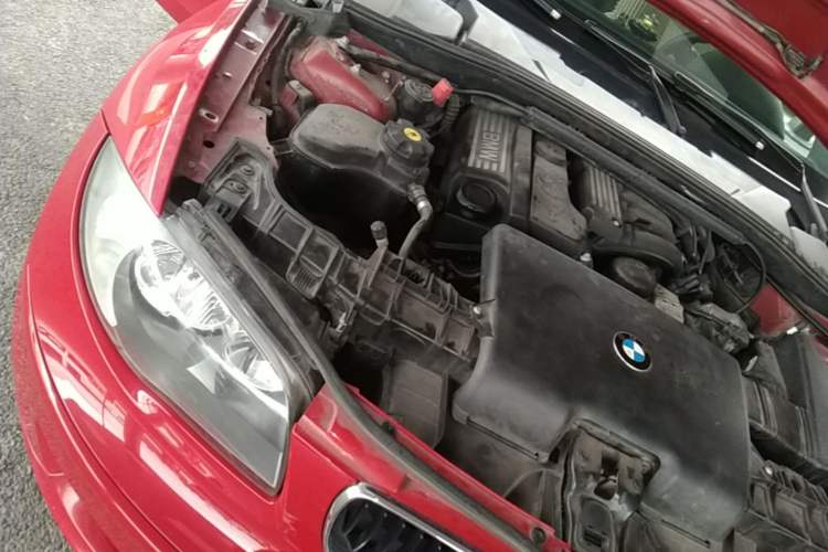 Used BMW 1 Series 2008 120i automatic transmission Engine Bay Right