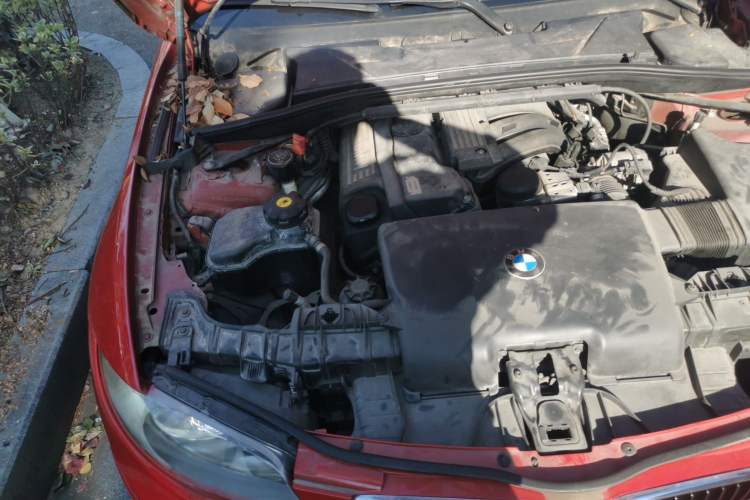 Used BMW 1 Series 2008 120i automatic transmission Engine Bay Right