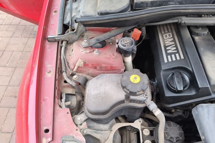 Used BMW 1 Series 2008 120i automatic transmission Engine Bay Right