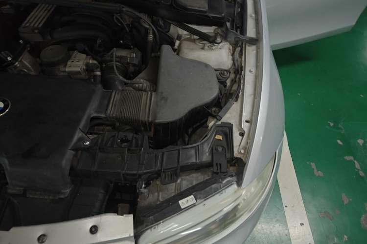 Used BMW 1 Series 2008 120i automatic transmission Engine Bay Left