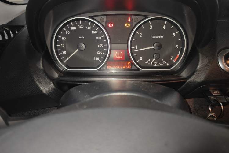 Used BMW 1 Series 2008 120i automatic transmission Odometer Close Up