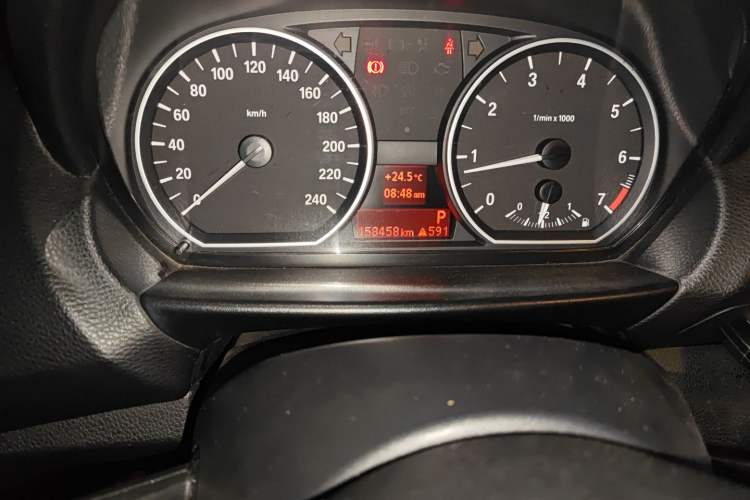 Used BMW 1 Series 2008 120i automatic transmission Odometer Close Up