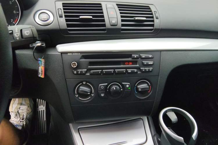 Used BMW 1 Series 2008 120i manual transmission Audio And AC Panel