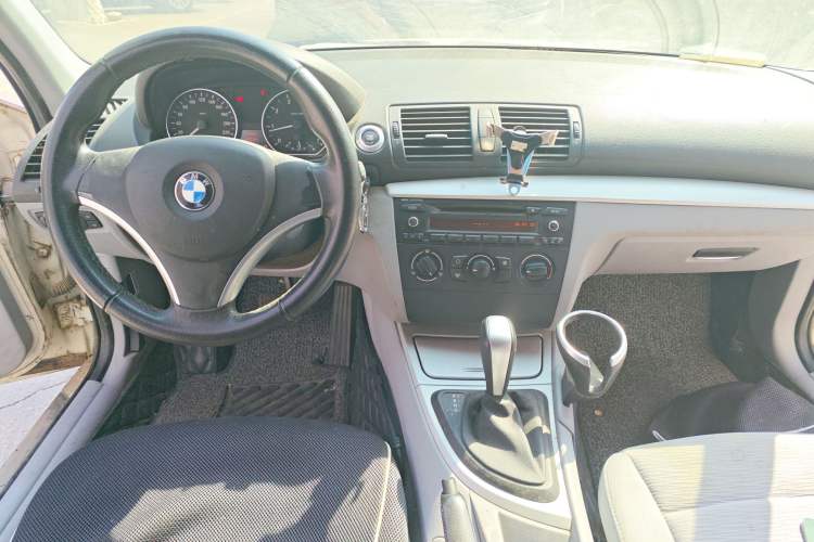 Used BMW 1 Series 2008 120i automatic transmission Center Console
