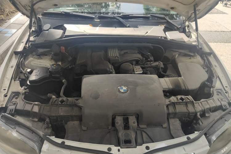 Used BMW 1 Series 2008 120i automatic transmission Engine Bay