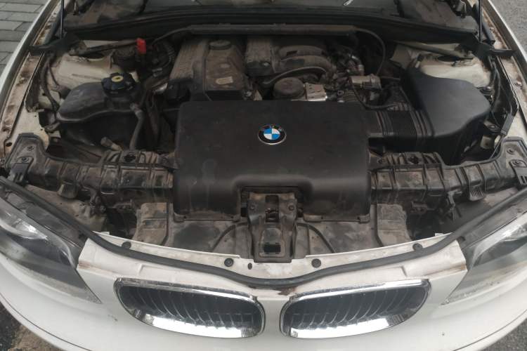 Used BMW 1 Series 2008 120i automatic transmission Engine Bay