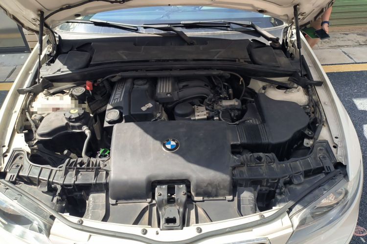 Used BMW 1 Series 2008 120i automatic transmission Engine Bay