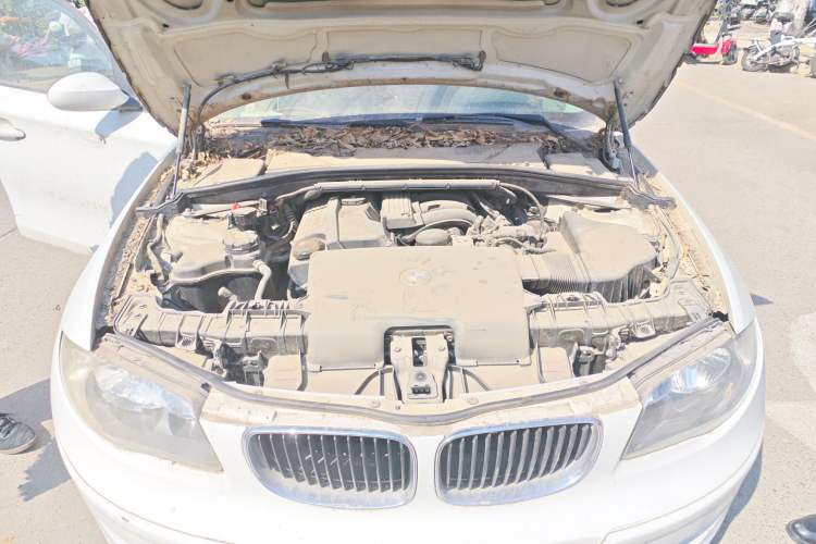 Used BMW 1 Series 2008 120i automatic transmission Engine Bay