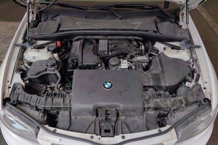 Used BMW 1 Series 2008 120i automatic transmission Engine Bay