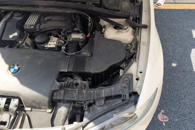 Used BMW 1 Series 2008 120i automatic transmission Engine Bay Left